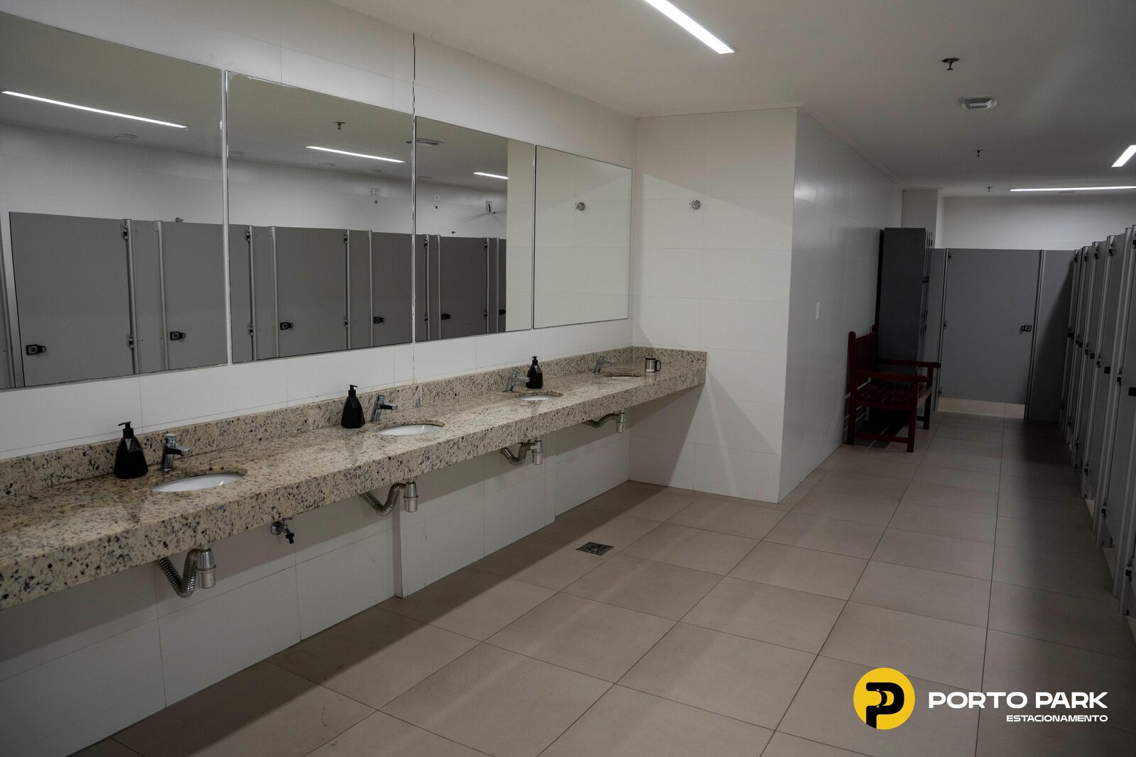 Banheiros do Porto Park, disponíveis para quem embarca